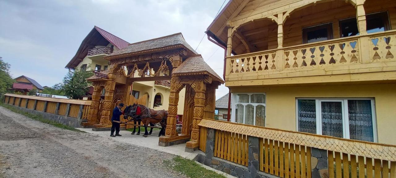 Sub Creasta Cocosului Otel Breb Dış mekan fotoğraf