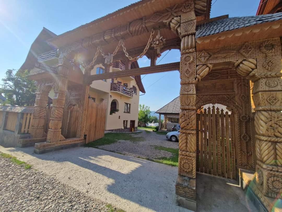 Sub Creasta Cocosului Otel Breb Dış mekan fotoğraf